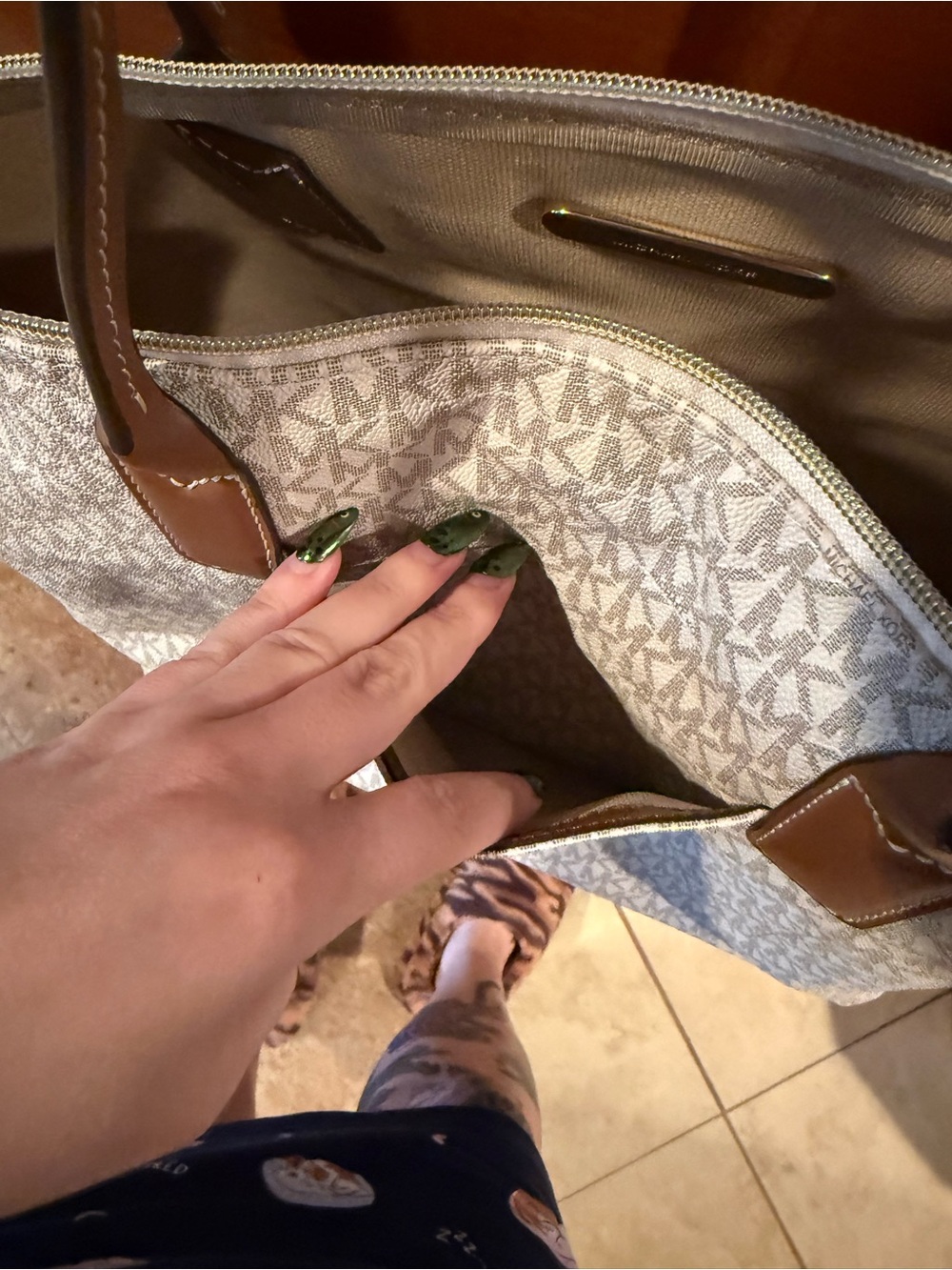 Michael Kors Cream & Pink Stripe Signature Tote - Picture 5 of 8